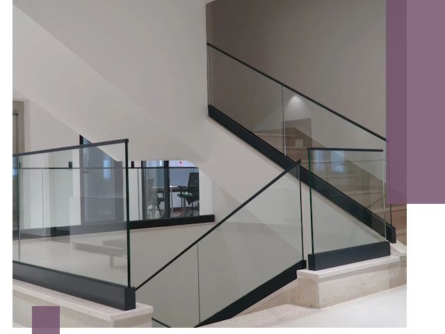 Стеклянные перила премиум-класса с установкой в Зиме