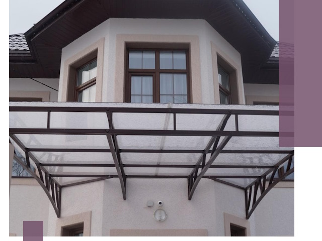 Козырьки из поликарбоната под ключ в Зиме