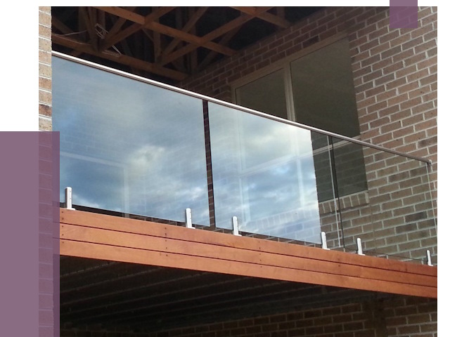 Стеклянные парапеты на крыше и террасе в Зиме от 11507 руб. | ПРОЛЁТ-Зма