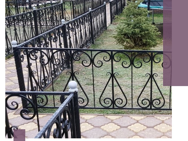 Кованые газонные ограждения под ключ в Зиме